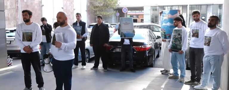 Բողոքի ակցիա՝ ԿԳՄՍ նախարարության դիմաց․ ինչ են պահանջում